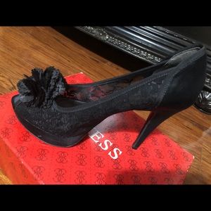 Woman guess heels size 7